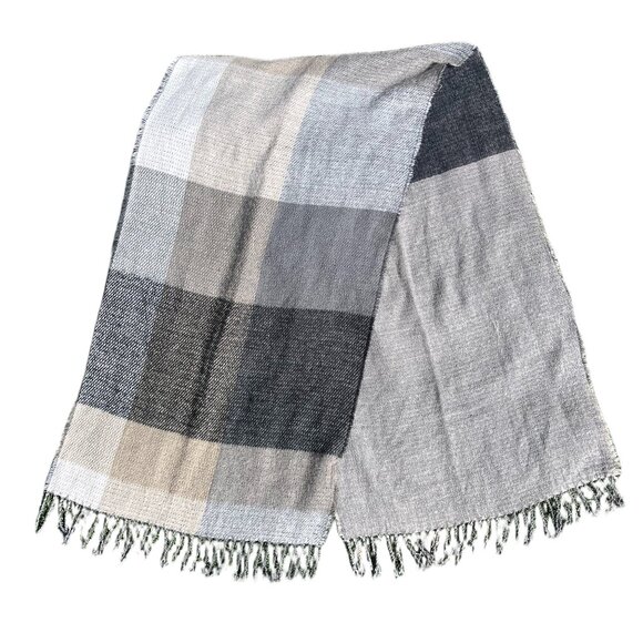 H&M Cozy and Stylish Sophisticated Plaid Pattern Women's Scarf - Picture 1 of 3